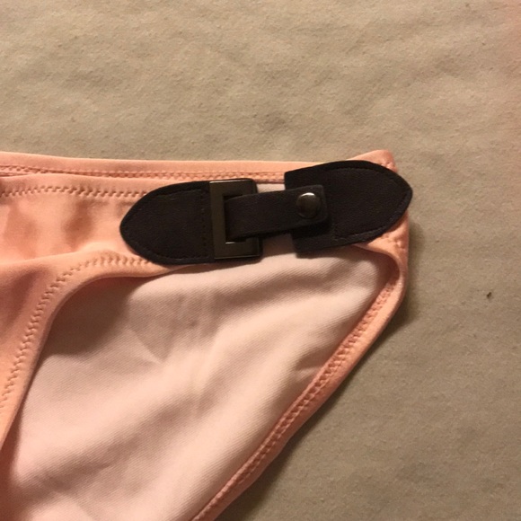 Bikini - Picture 4 of 5